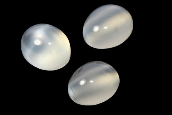 Cabochon 9x11mm, Mondstein weißlich