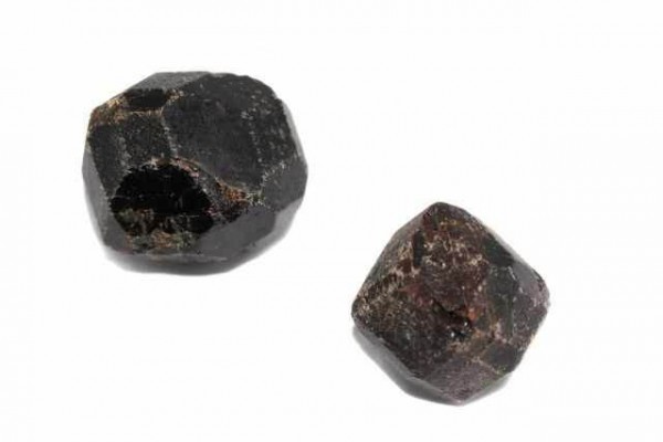 Granat-Kristall ca.25mm in Mini-Karton