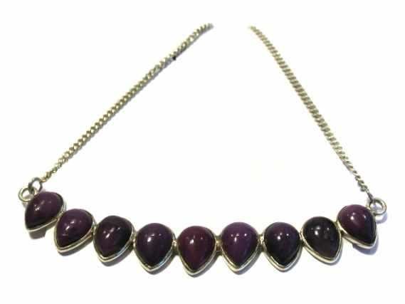 Collier mit 9 Cabochons in Tropfenform, Sugilith auf AG 925