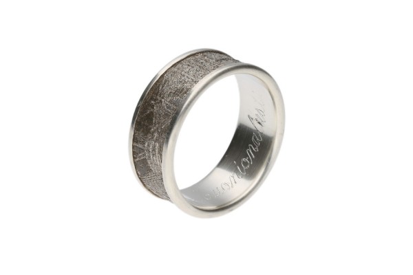 Ring Größe 65 aus Eisenmeteorit, rhodiniert, 9mm breit, innen 21mm mit Inlay AG 925