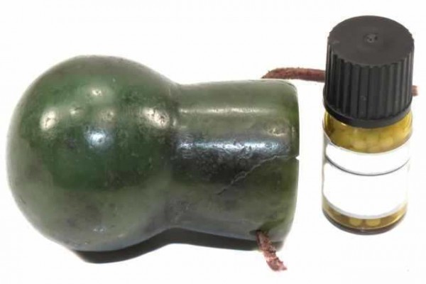 Kelch mit Bohrung für Globuli o.Ä. 26x45mm, Canada Jade